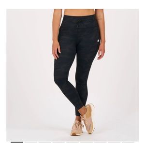 Vuori Daily Legging Black Camp EUC